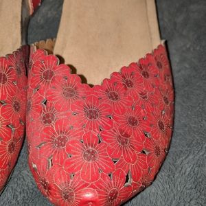 L'artiste closed toe ankle strap wedge